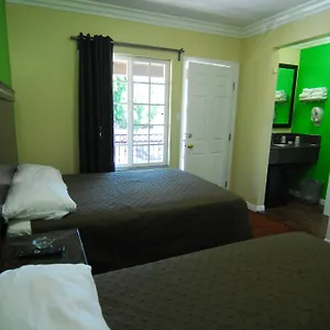 - Near Universal Hollywood Motel