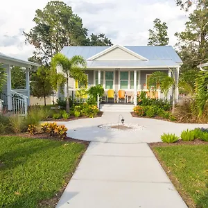 Sunny Side Cottages Bed & Breakfast